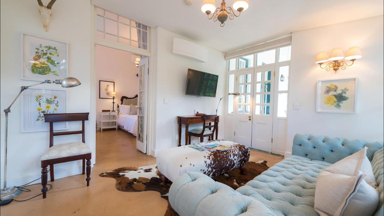 Drostdy Hotel Graaff-Reinet Exterior foto A living room in a typical apartment
