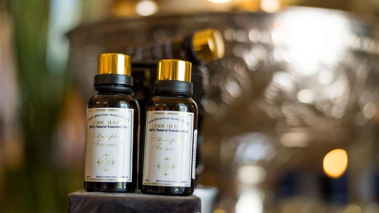 Drostdy Hotel Graaff-Reinet Exterior foto Essential oil bottles
