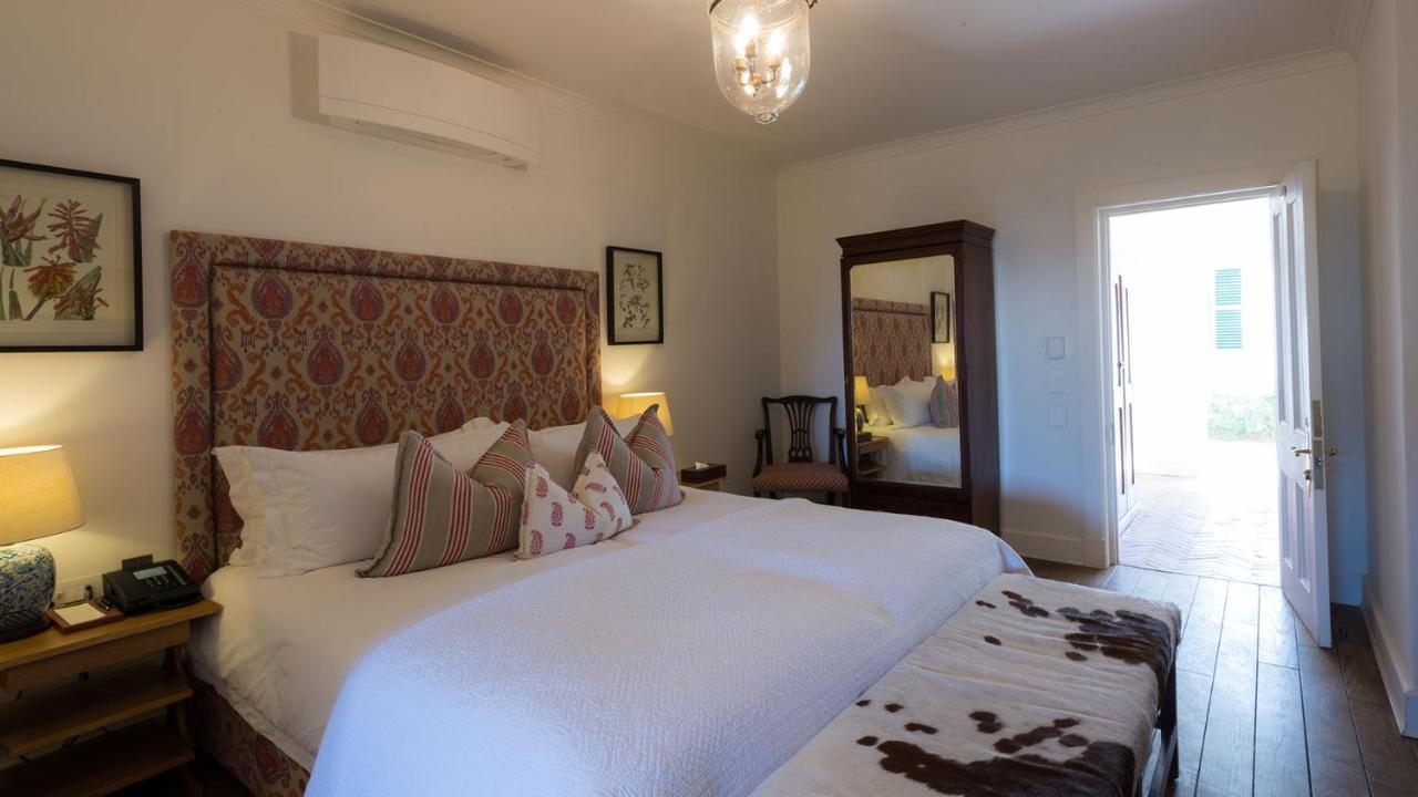 Drostdy Hotel Graaff-Reinet Exterior foto A bedroom at the hotel