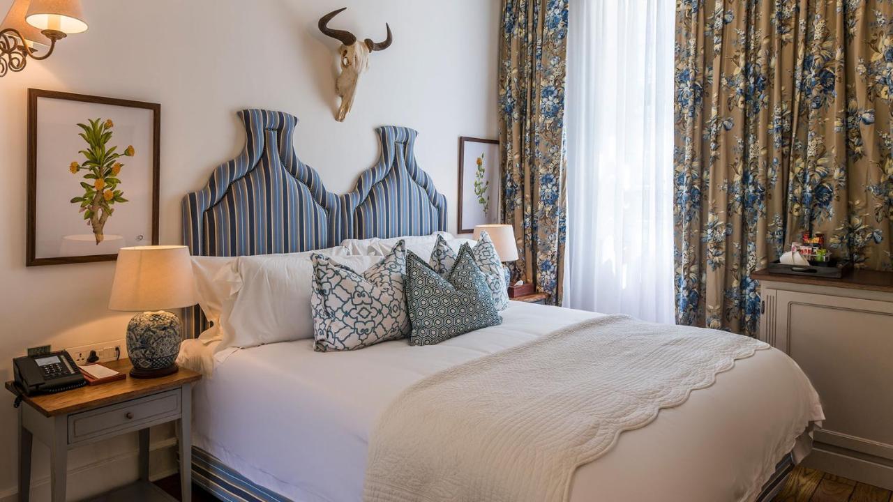 Drostdy Hotel Graaff-Reinet Exterior foto A guest room at the Inn at 212