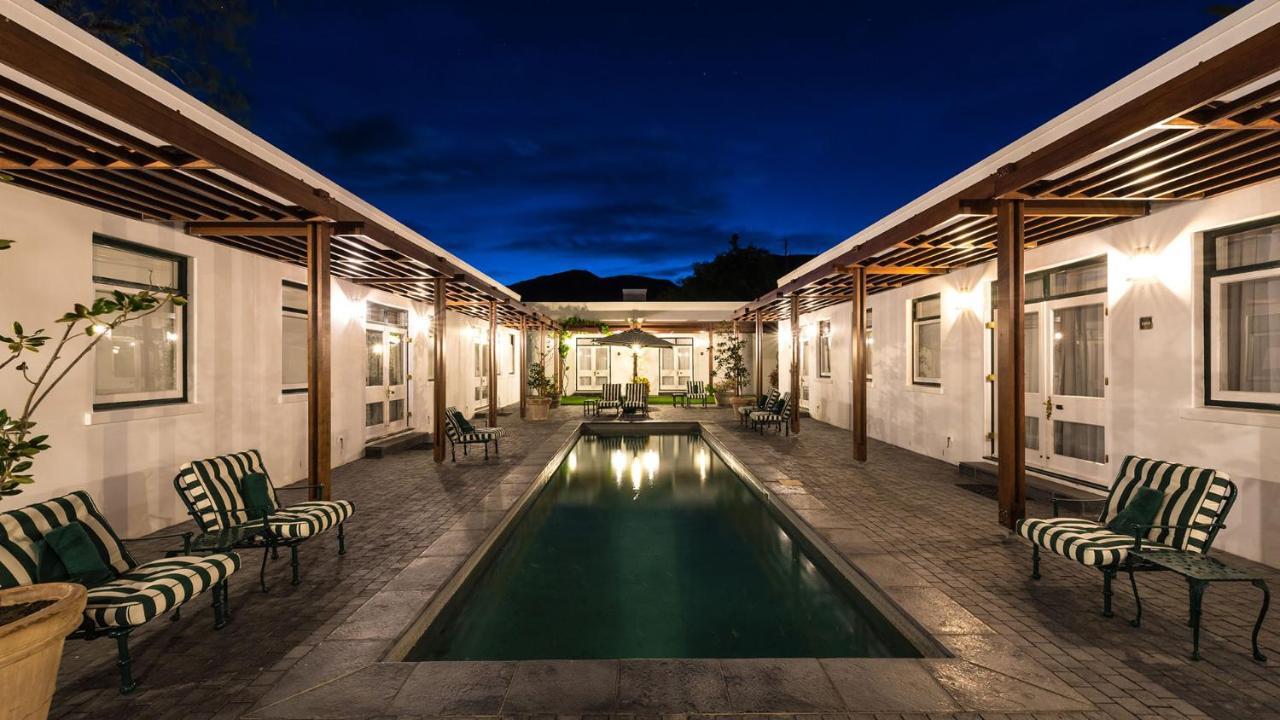 Drostdy Hotel Graaff-Reinet Exterior foto The pool at the hotel